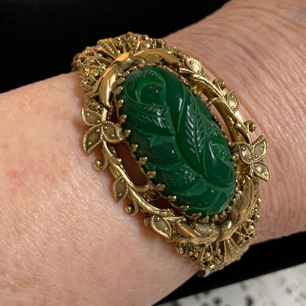 Whiting & Davis Vintage GoldTone Bracelet w/Green Gemstone with a Rose carved in